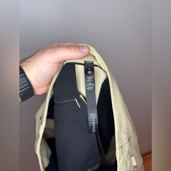 Pre-Owned Size 34 Lululemon ABC Classic Fit Golf Short 9” Inseam in Tan - Picture 10 of 11